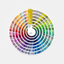 Charger l'image dans la galerie, Pantone Formula Guide Coated &amp; Uncoated – 2 614 couleurs – 2026 - Planetecouleur