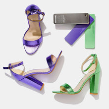 Load image into Gallery viewer, Pantone FHI Metallic Shimmers Color Guide - Planetecouleur
