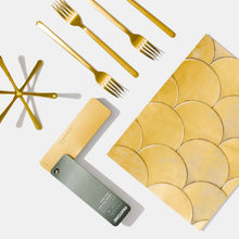 Load image into Gallery viewer, Pantone FHI Metallic Shimmers Color Guide - Planetecouleur