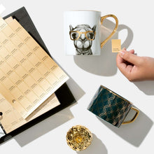 Load image into Gallery viewer, Pantone FHI Metallic Shimmers Color Specifier - Planetecouleur