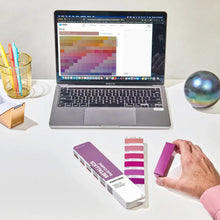 Charger l'image dans la galerie, Pantone Metallics Guide - Planetecouleur