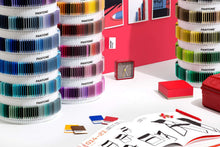 Charger l'image dans la galerie, Pantone Plus Plastic Standard Chips Collection - Planetecouleur