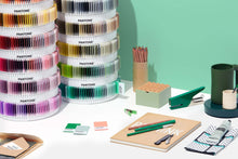 Charger l&#39;image dans la galerie, Pantone Plus Plastic Standard Chips Collection